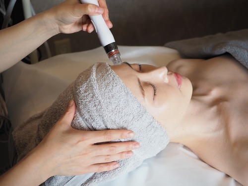 【毛穴黒ずみケア】ハイドラ毛穴洗浄 & 鎮静ケア