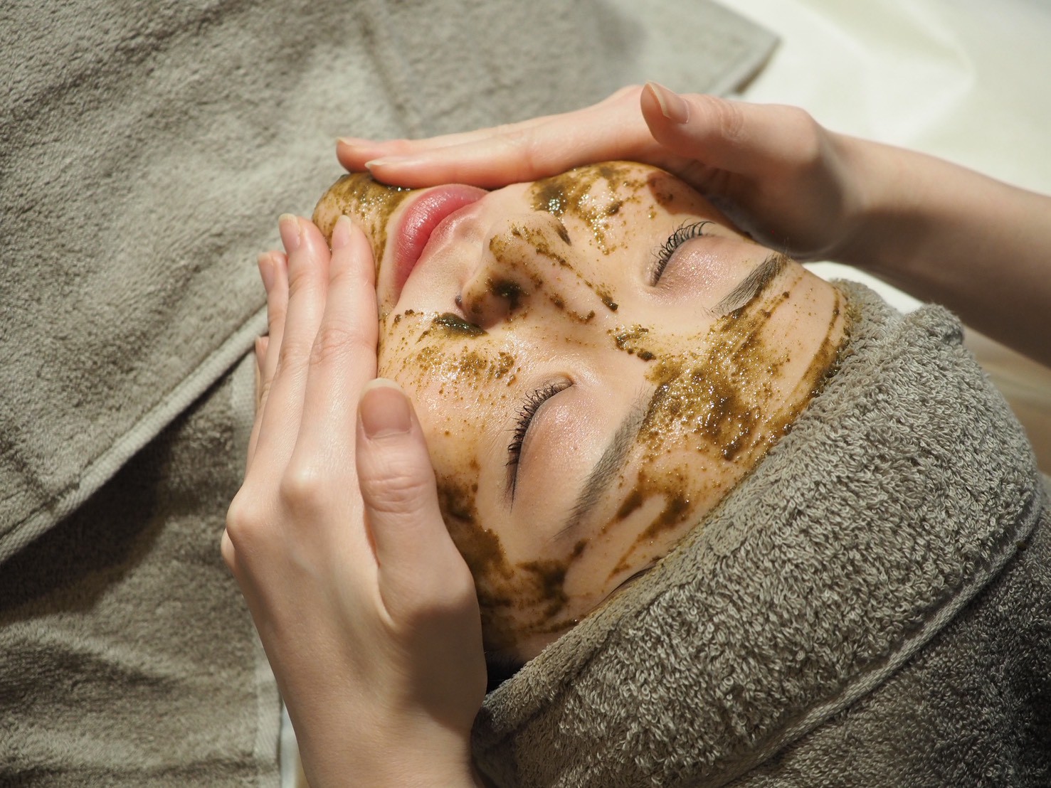 【人気No.1 毛穴悩みに】天然ハーブピーリング & 毛穴ケア